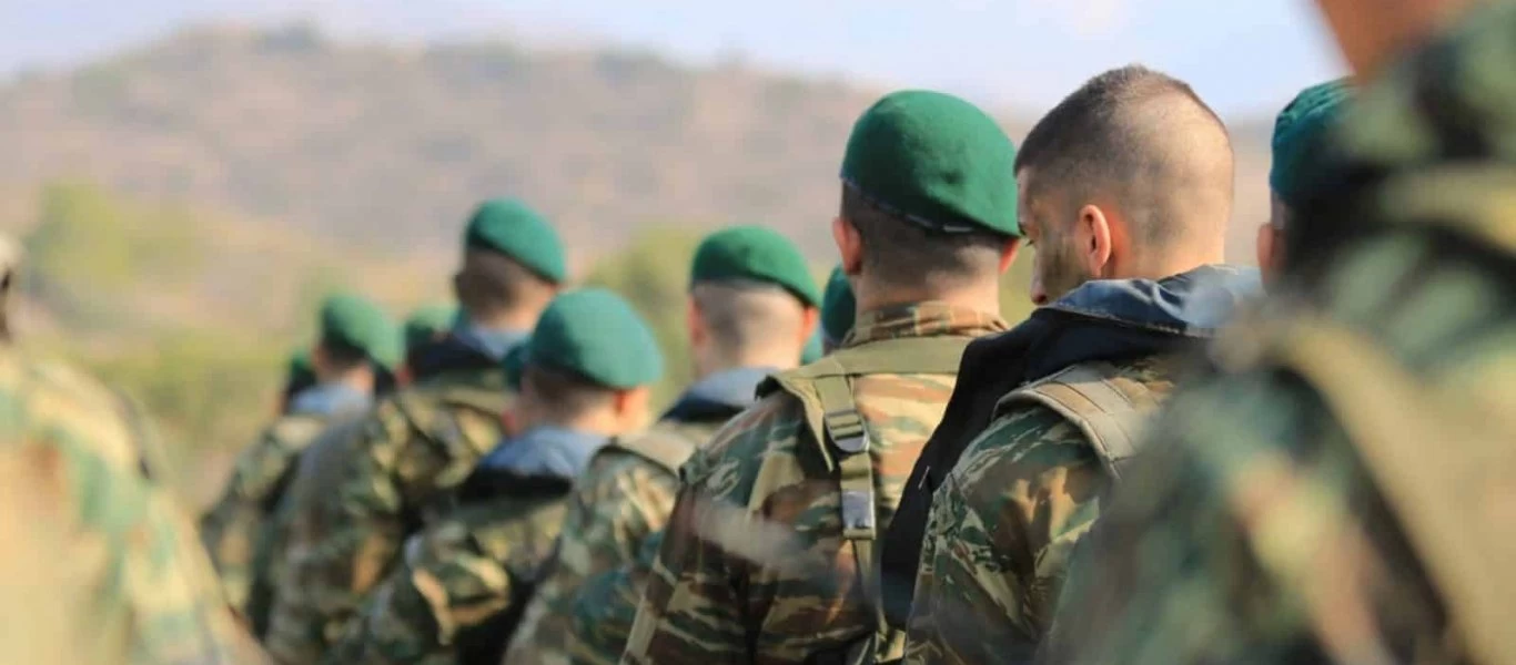 «Εθελοντικός» o εμβολιασμός αλλά… καταρτίζονται κατάλογοι στελεχών των ΕΔ που επιθυμούν ή όχι να εμβολιαστούν! – Γιατί;